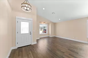 2953 Naples Dr, Grants Pass, OR 97527 - Photo 3