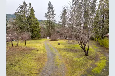 8730 Rogue River Highway, Grants Pass, OR 97527 - Photo 21