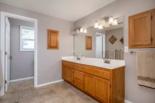 2928 Flint Ridge Ave, Medford, OR 97504 - Photo 13
