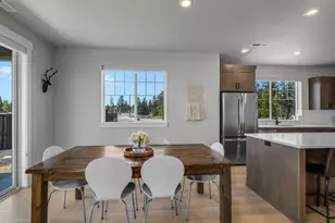 60933 SE Sydney Harbor Ct, Bend, OR 97702 - Photo 11