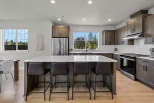 60933 SE Sydney Harbor Ct, Bend, OR 97702 - Photo 11