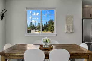60933 SE Sydney Harbor Ct, Bend, OR 97702 - Photo 13
