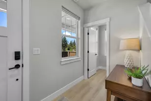 60933 SE Sydney Harbor Ct, Bend, OR 97702 - Photo 5