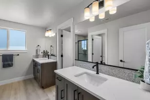 60933 SE Sydney Harbor Ct, Bend, OR 97702 - Photo 27