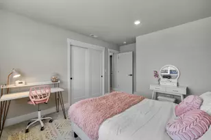 60933 SE Sydney Harbor Ct, Bend, OR 97702 - Photo 37