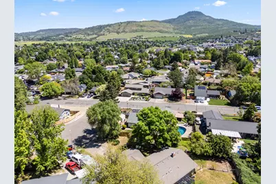 2642 Hawaiian Avenue, Medford, OR 97504 - Photo 53
