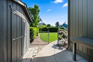 2642 Hawaiian Ave, Medford, OR 97504 - Photo 49