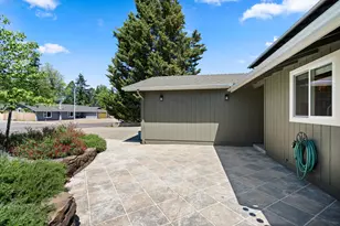 2642 Hawaiian Ave, Medford, OR 97504 - Photo 5