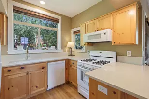 1940 NW Monterey Pines Dr, Bend, OR 97703 - Photo 3