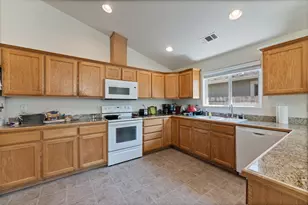 145 SW Vicki Ln, Grants Pass, OR 97526 - Photo 9