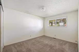 563 SW 2nd St, Madras, OR 97741 - Photo 9