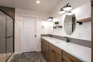 19525 River Woods Dr, Bend, OR 97702 - Photo 9