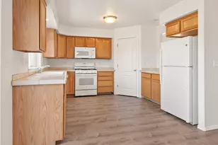 585 NE Redwood Ave, Redmond, OR 97756 - Photo 5