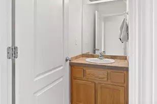 585 NE Redwood Ave, Redmond, OR 97756 - Photo 9