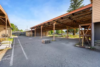 1559 Dowell Road, Grants Pass, OR 97527 - Photo 11