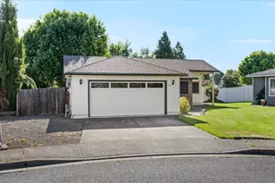 154 Silverwood Ct, Central Point, OR 97502 - Photo 3