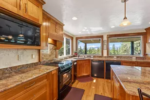 69470 Deer Ridge Rd, Sisters, OR 97759 - Photo 11