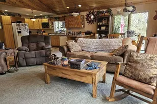 12261 Overland Dr, Klamath Falls, OR 97603 - Photo 9