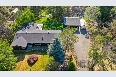1033 Plumtree Lane, Grants Pass, OR 97526 - Photo 5