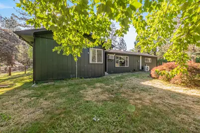 1033 Plumtree Lane, Grants Pass, OR 97526 - Photo 3