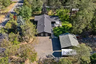 1033 Plumtree Ln, Grants Pass, OR 97526 - Photo 9