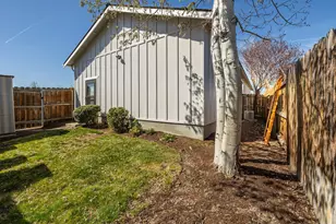 2902 NE Pinnacle Pl, Bend, OR 97701 - Photo 33