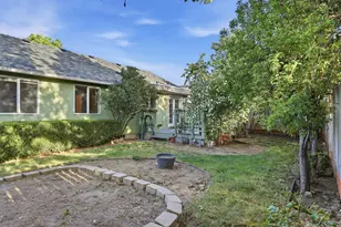 2067 SW 30th St, Redmond, OR 97756 - Photo 43