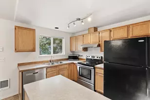 2067 SW 30th St, Redmond, OR 97756 - Photo 21