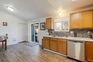 3211 SW Salmon Ave, Redmond, OR 97756 - Photo 5