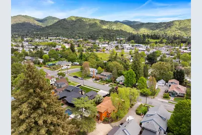 1432 NW Lawnridge Avenue, Grants Pass, OR 97526 - Photo 31