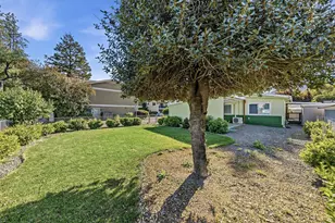 203 Park St, Rogue River, OR 97537 - Photo 1