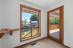1041 La Loma Dr, Medford, OR 97504 - Photo 11