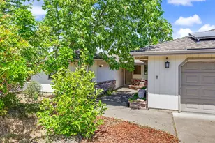1041 La Loma Dr, Medford, OR 97504 - Photo 1