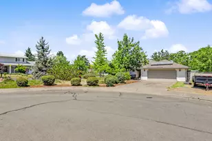 1041 La Loma Dr, Medford, OR 97504 - Photo 43