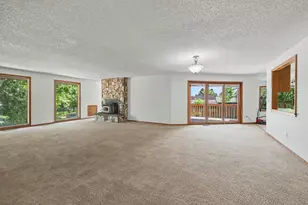 1041 La Loma Dr, Medford, OR 97504 - Photo 7