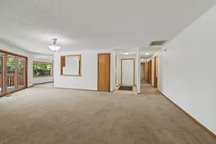 1041 La Loma Dr, Medford, OR 97504 - Photo 9