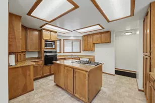 1041 La Loma Dr, Medford, OR 97504 - Photo 19