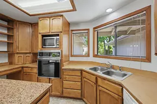 1041 La Loma Dr, Medford, OR 97504 - Photo 21