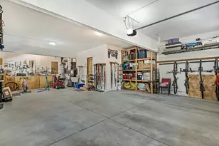 19479 W Campbell Rd, Bend, OR 97702 - Photo 23