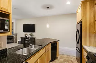692 SE Vine Maple Ln, Grants Pass, OR 97527 - Photo 9