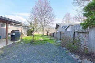 903 NW Hewitt Ln, Grants Pass, OR 97526 - Photo 23