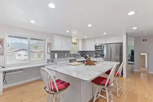 903 NW Hewitt Ln, Grants Pass, OR 97526 - Photo 9