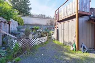 903 NW Hewitt Ln, Grants Pass, OR 97526 - Photo 21