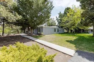1700 NE Wells Acres Rd, Bend, OR 97701 - Photo 3