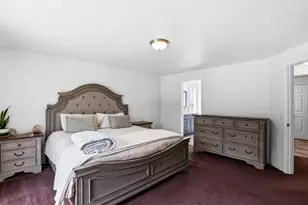 905 NW Regent Dr, Grants Pass, OR 97526 - Photo 13