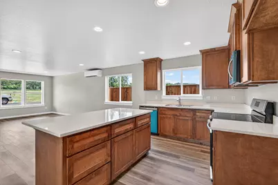 952 Honey Bee Street, Medford, OR 97501 - Photo 5
