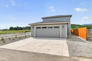 952 Honey Bee St, Medford, OR 97501 - Photo 15