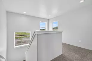 952 Honey Bee St, Medford, OR 97501 - Photo 11