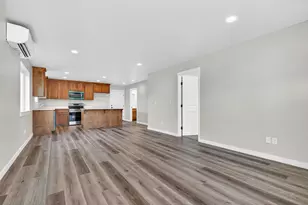 952 Honey Bee St, Medford, OR 97501 - Photo 3
