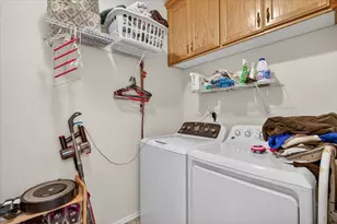 997 N Mountain Ave, Central Point, OR 97502 - Photo 17
